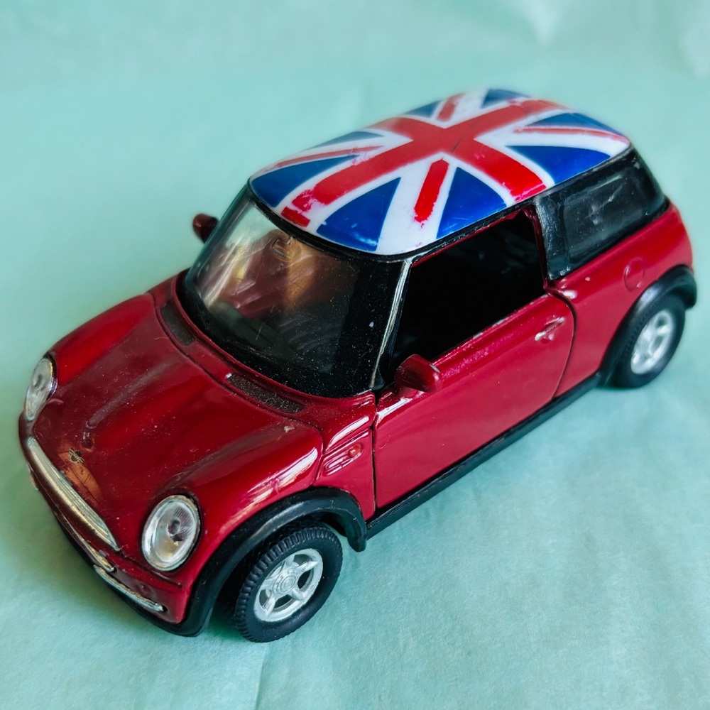 Austin Mini Cooper S Cherry Red Deluxe Hard Top Union Jack Flag  1/28 BMW HTF